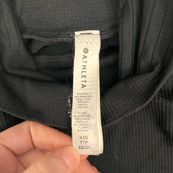 Athleta Women’s Turtleneck - Picture 5 of 5